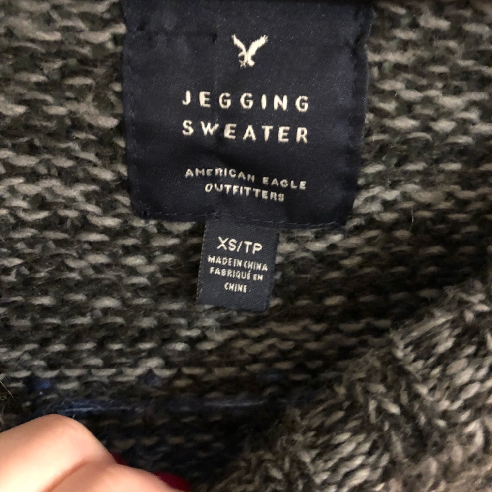 American Eagle Outfitters Festive Sweater - Picture 5 of 8